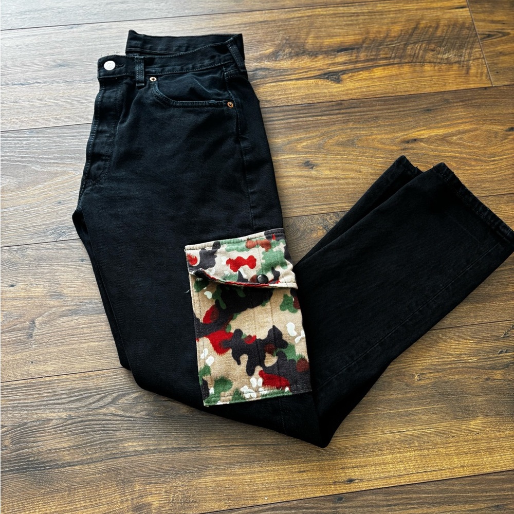 Levi's 501 Unique Urban Black Jeans with tan label and Camo pockets Straight leg